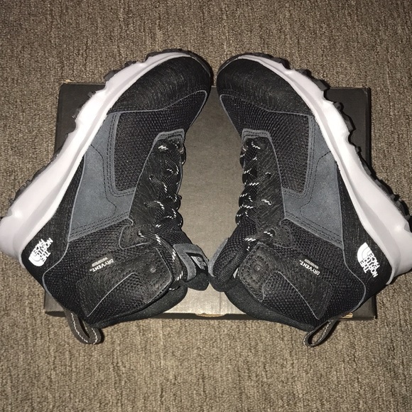 Hi. Im selling my daughter NORTH FACE boots/sneakers. 1.5 toddler/little kids. - Picture 3 of 6